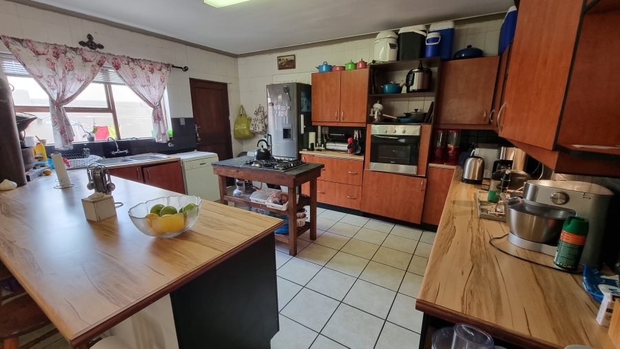 8 Bedroom Property for Sale in Die Bos Western Cape